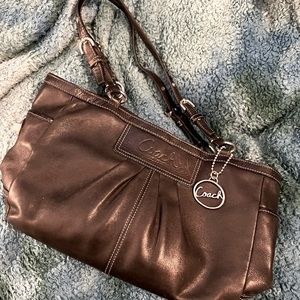 Coach Black Leather East West Galleries shoulder bag. F13759 Gently used